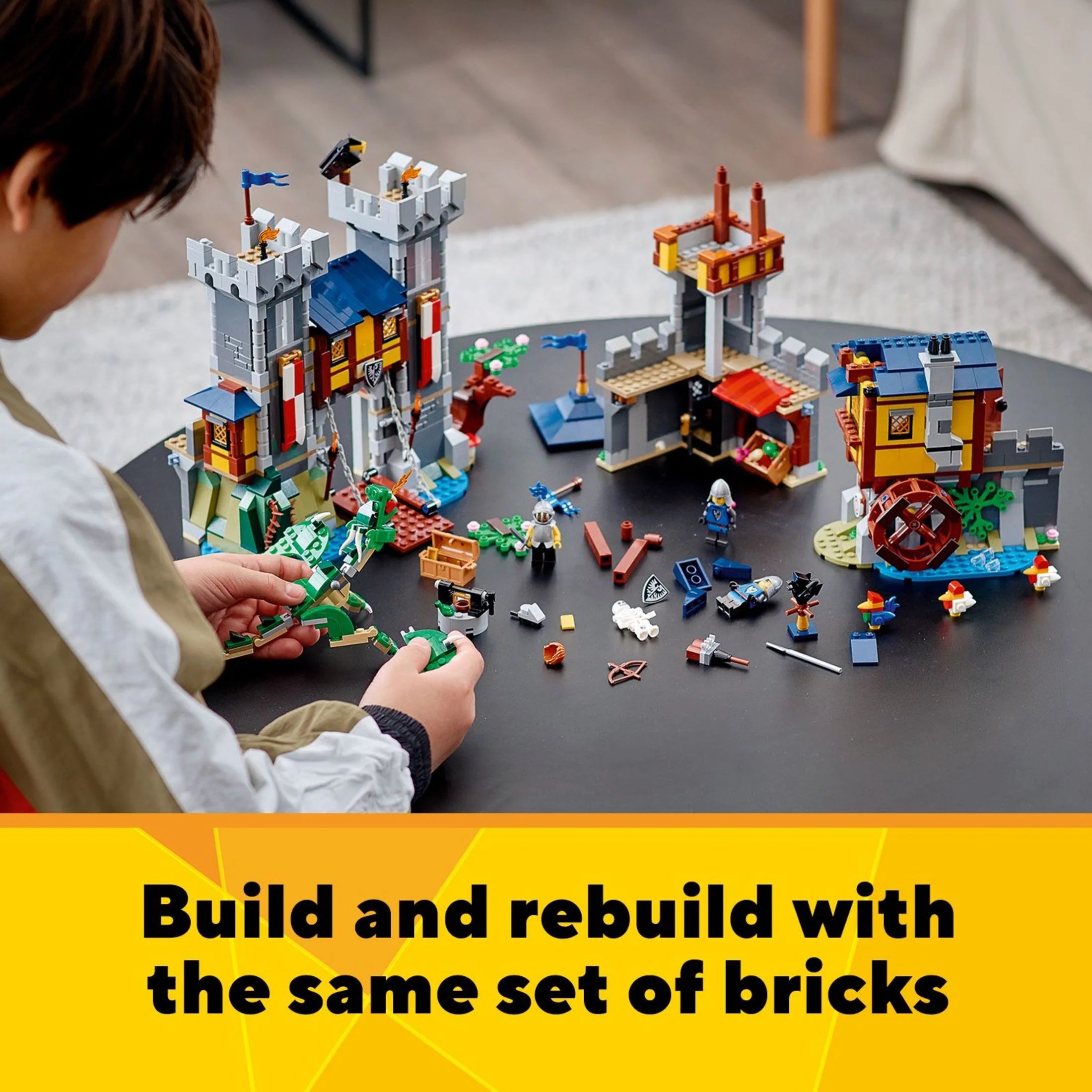 LEGO Creator 3 en 1 Castillo Medieval, se transforma de castillo a torre y a mercado, incluye figura de esqueleto y dragón, con 3 minifiguras y catapulta, 31120