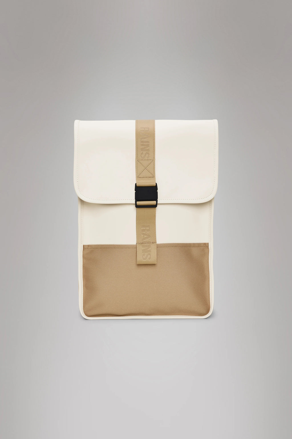 2025 Trail Backpack Mini – Mochila de Día Repelente al Agua (15") con Solapa y Hebilla de Goma – Tejido PU – Compartimento Acolchado para Portátil