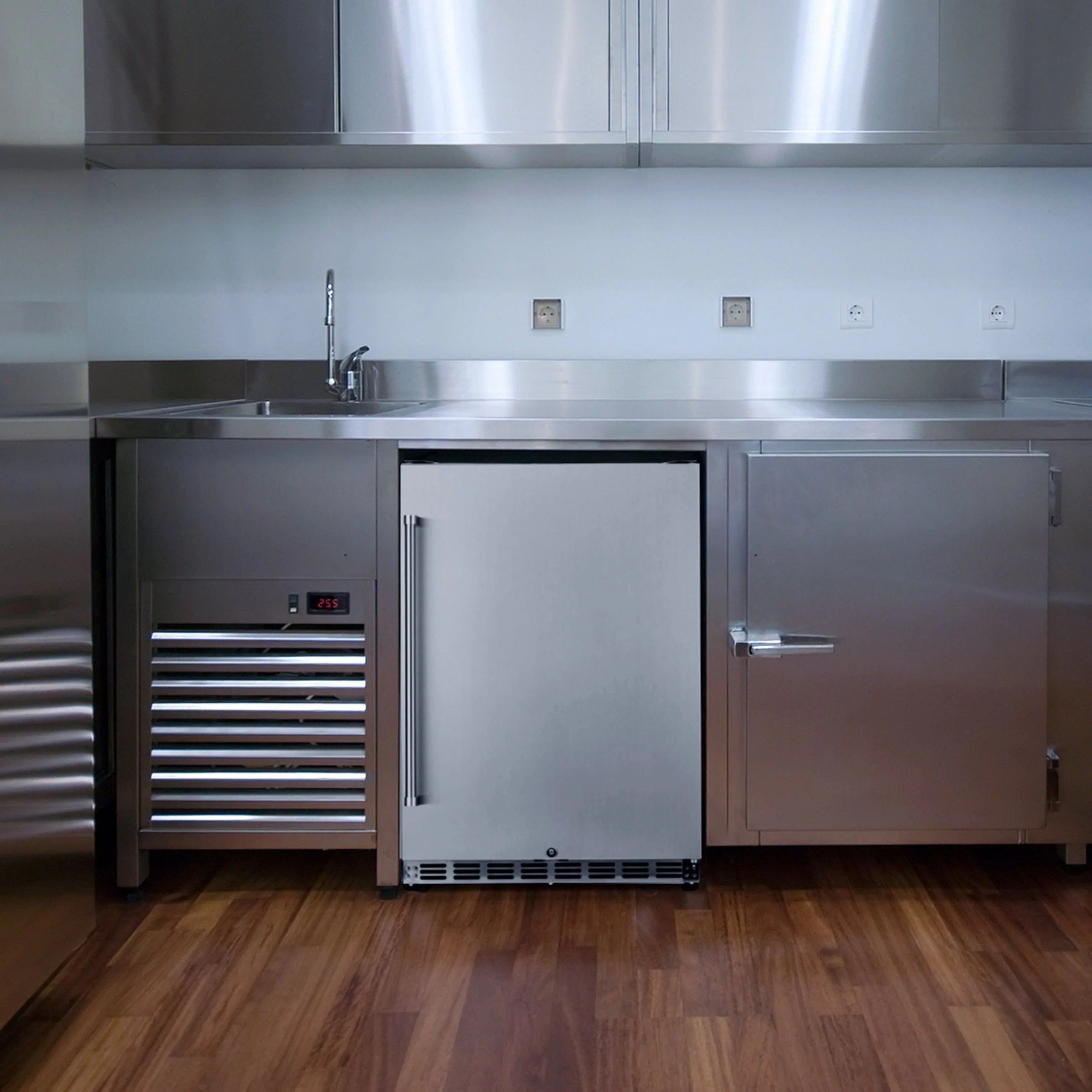 2025 Newair® Refrigerador Comercial Empotrable de 24" – 5,3 pies cúbicos – Acero Inoxidable – 23,6"