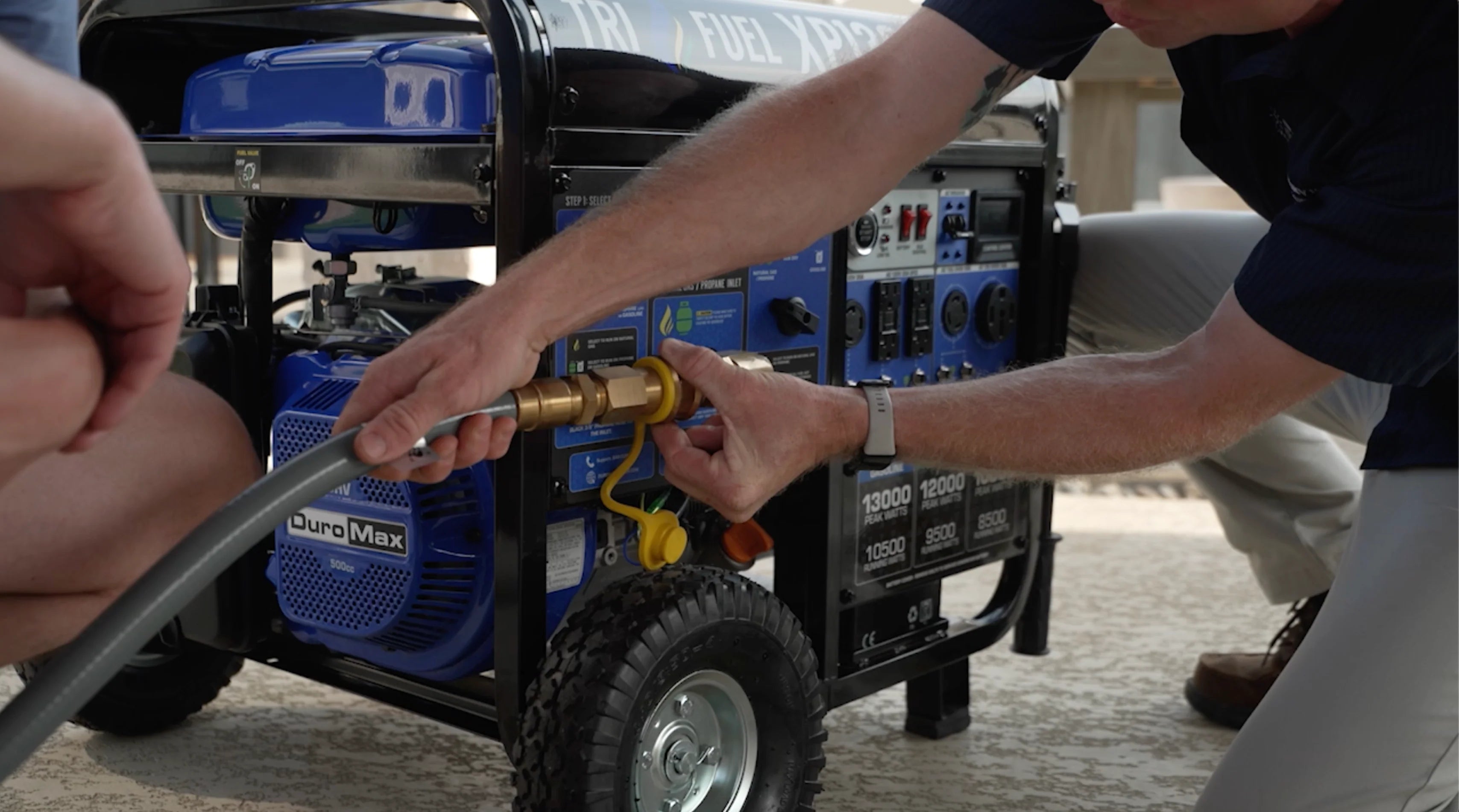 2025 Generador Portátil Trifuel 13 000 W HXT con Alerta de Monóxido de Carbono (CO)