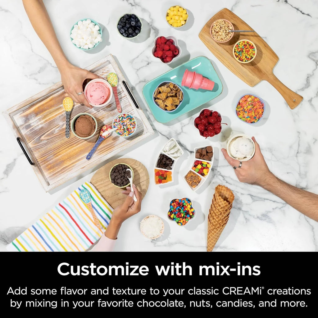 2025 Máquina de helados y crema suave Ninja Swirl by CREAMi, sorbetes, batidos, yogur helado, programa bajo en calorías y más, 13 en 1, con palanca de crema suave, (2) recipientes CREAMi Swirl de 16 oz, para niños y todas las edades, modelo NC701