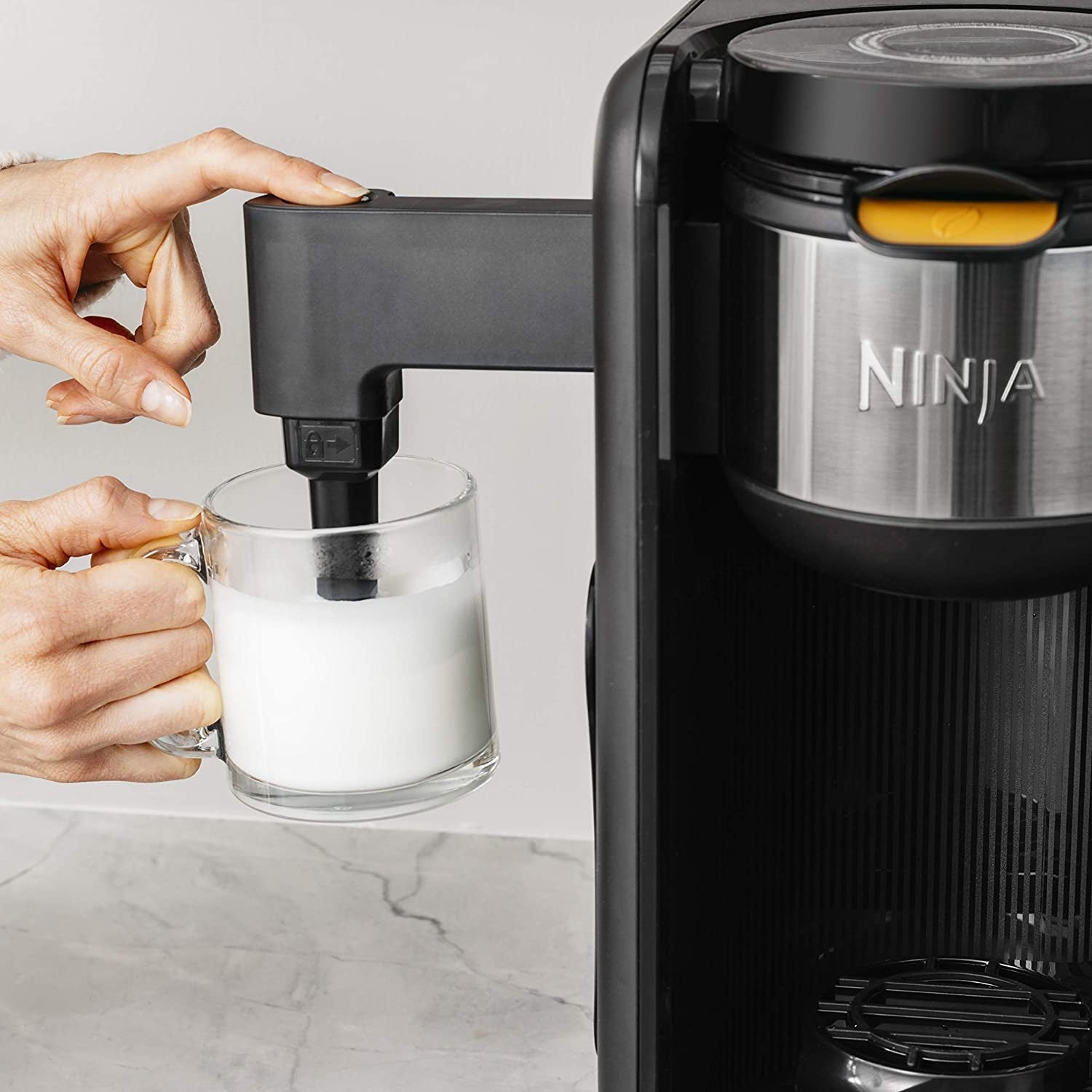 2025 Sistema de Preparación de Café y Té Ninja Hot & Cold Brewed, con Tecnología Auto-iQ y Jarra de Vidrio