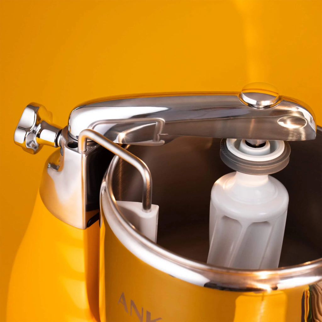 2025 Ankarsrum Assistent Original 6230 robot de cocina – diseño retro, 1500 W, bol de acero inoxidable de 7 L, 16 accesorios, garantía de 7 años, Sunbeam Yellow