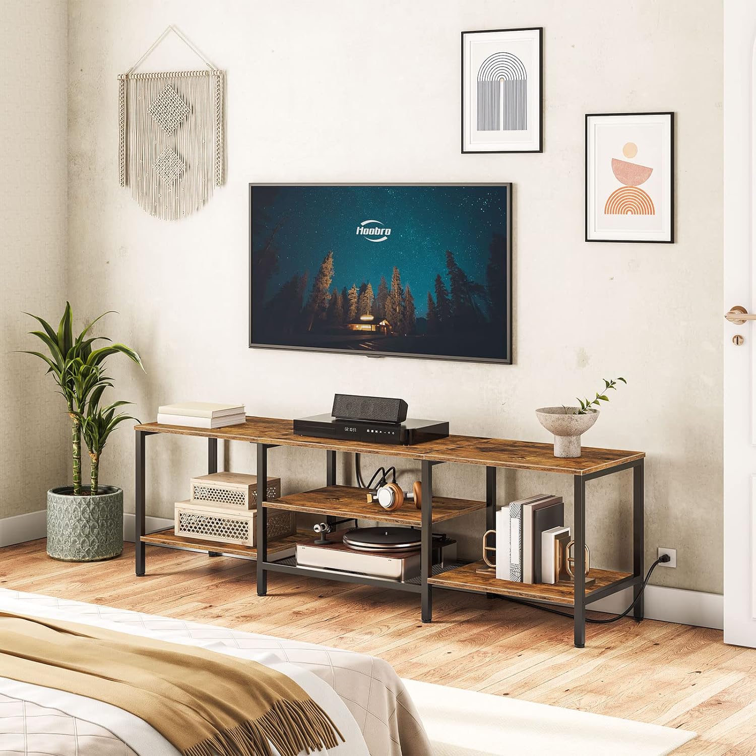 Mueble para TV con Enchufes Integrados para TVs de hasta 75 Pulgadas, Mesa Consola con Estantes Abiertos, Centro de Entretenimiento Industrial para Sala o Dormitorio, Color Marrón Rústico y Negro BF60DS01