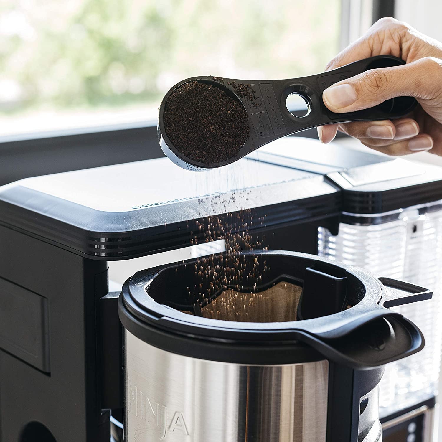 2025 Cafetera Especialidad Ninja con Jarra de Vidrio de 50 Oz, Acabado en Negro y Acero Inoxidable