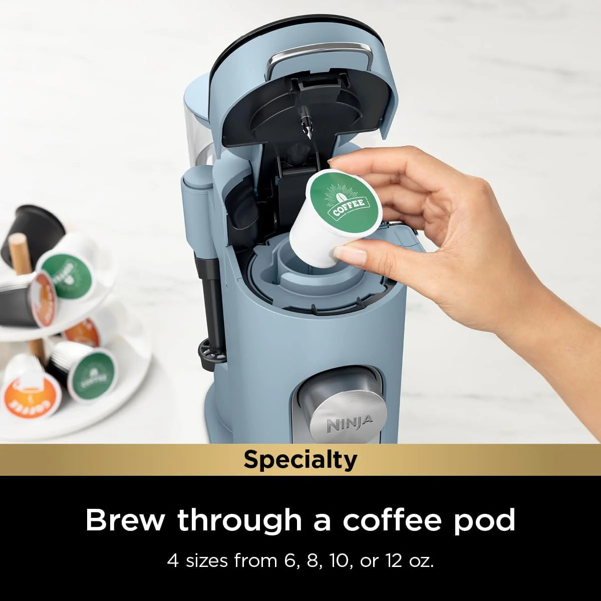 2025 Cafetera de porción individual Ninja Pods & Grounds, compatible con K-Cup, prepara café molido o cápsulas, diseño compacto, depósito de 56 oz, tamaños de taza de 6 oz a 24 oz para viaje, café frío, color piedra, modelo PB041ST