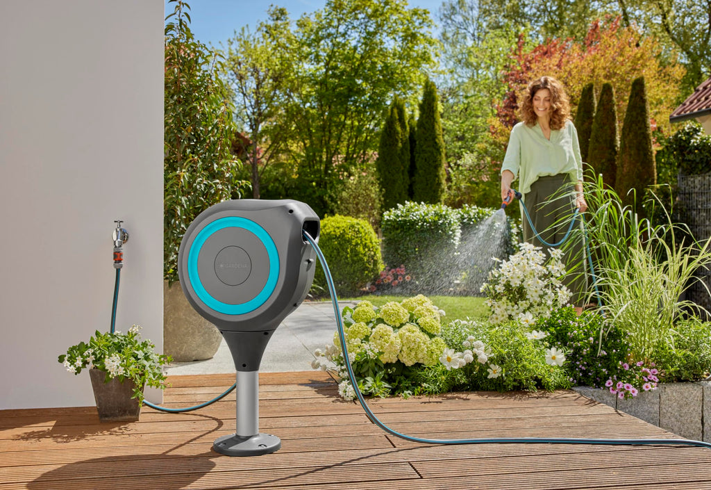 2025 Caja para Manguera de Terraza Gardena RollUp M: Caja Resistente a la Intemperie con Tecnología RollUp y Manguera de 20 m, Riego de Jardines Medianos con Terraza, Enrollado Automático, Turquesa (18615-20)