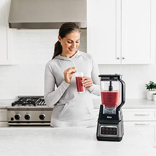 2025 Licuadora Profesional Plus Ninja BN701 con Auto-iQ, Capacidad Máxima de 64 oz, Jarra Total Crushing, Color Gris