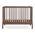 2025 Cuna Quax colección Ashi – Marrón castaña | Elegancia atemporal y diseño minimalista | Altura ajustable (30/45/60 cm) | Haya certificada FSC | Incluye somier de lamas, sin colchón