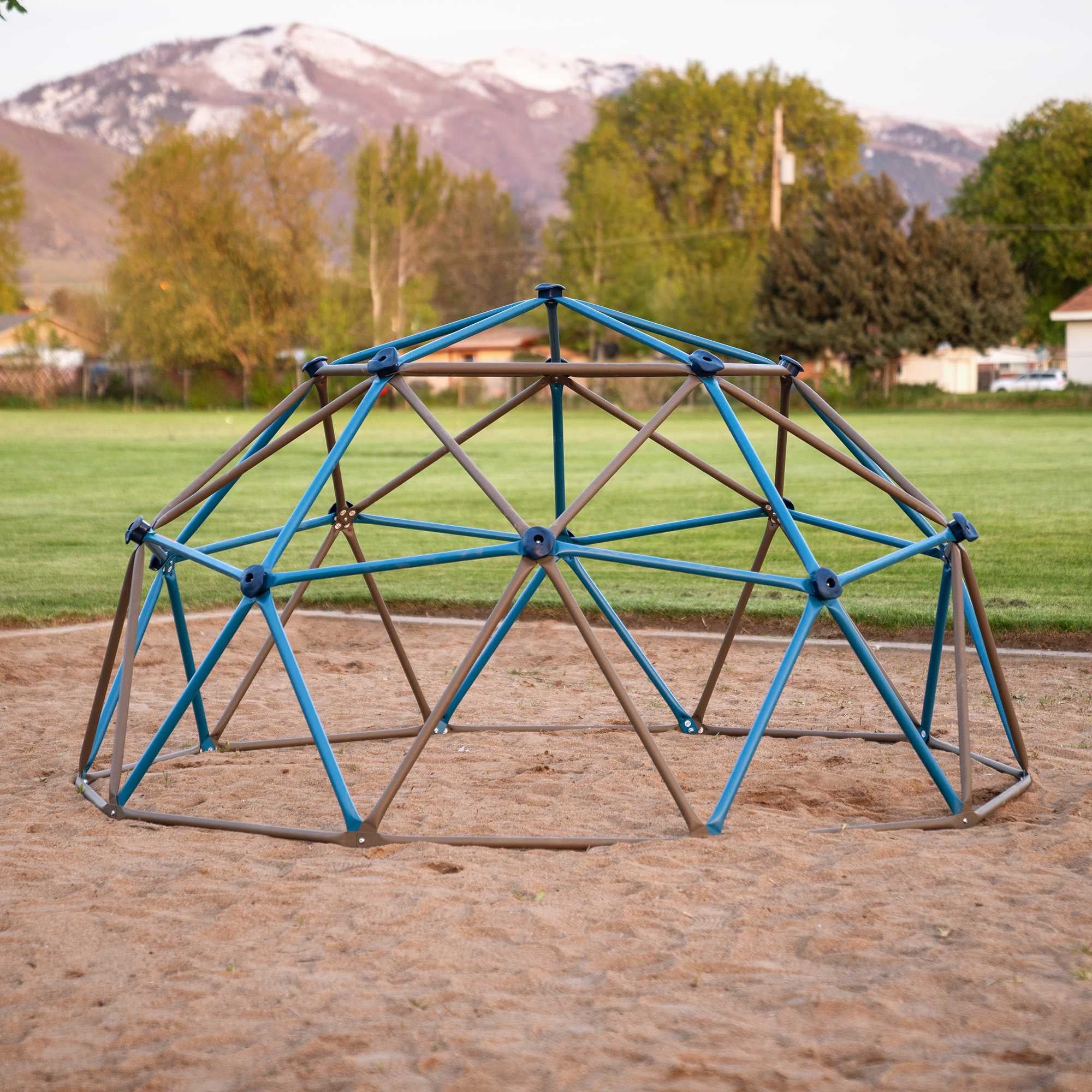 Lifetime Cúpula para Escalar al Aire Libre para Niños, 4.5 pies de Alto x 9 pies de Ancho, Azul y Marrón (90939)
