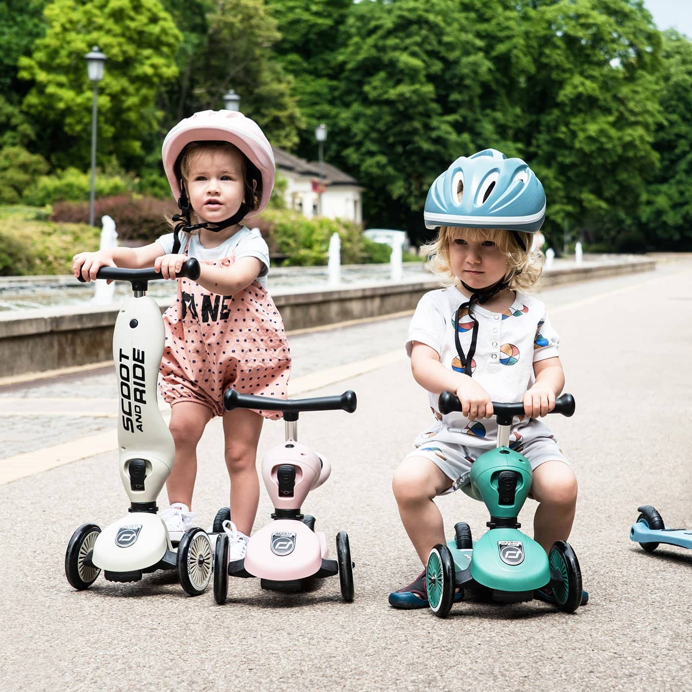 2025 Scoot and Ride Bicicleta sin pedales y Patinete 2 en 1 – Highwaykick 1 – Forest