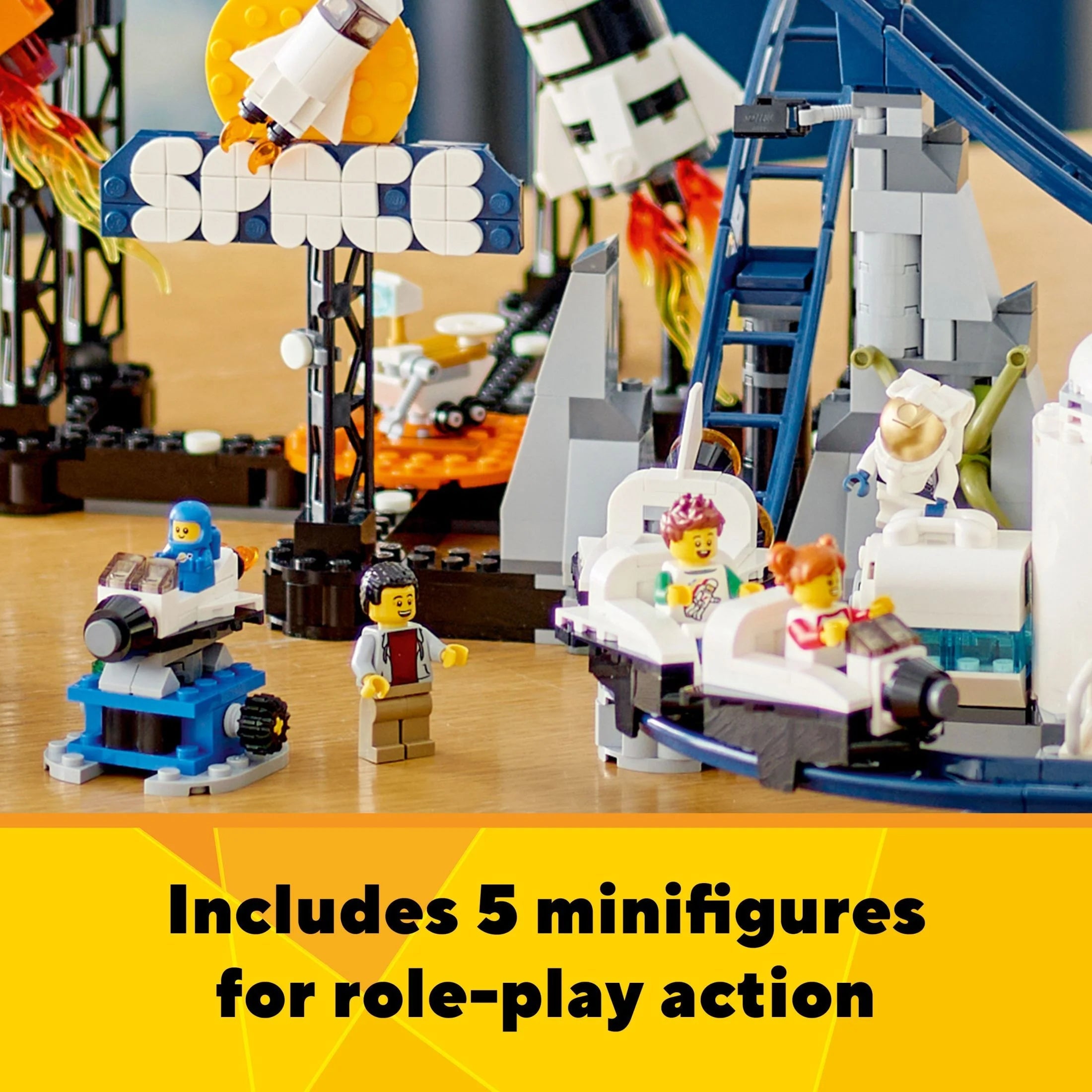 LEGO Creator 3 en 1 Montaña Rusa Espacial, Parque de Diversiones Reconstruible, Construye una Montaña Rusa Enroscada, Torre de Caída o Carrusel Giratorio, con 5 Minifiguras, Set de Construcción para Niños de 9 Años en Adelante, 31142