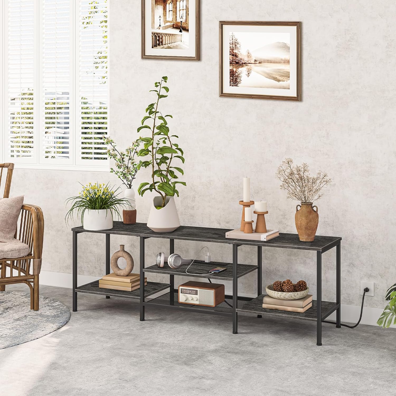 Mueble para TV con Enchufes Integrados para TVs de hasta 75 Pulgadas, Mesa Consola con Estantes Abiertos, Centro de Entretenimiento Industrial para Sala o Dormitorio, Color Marrón Rústico y Negro BF60DS01