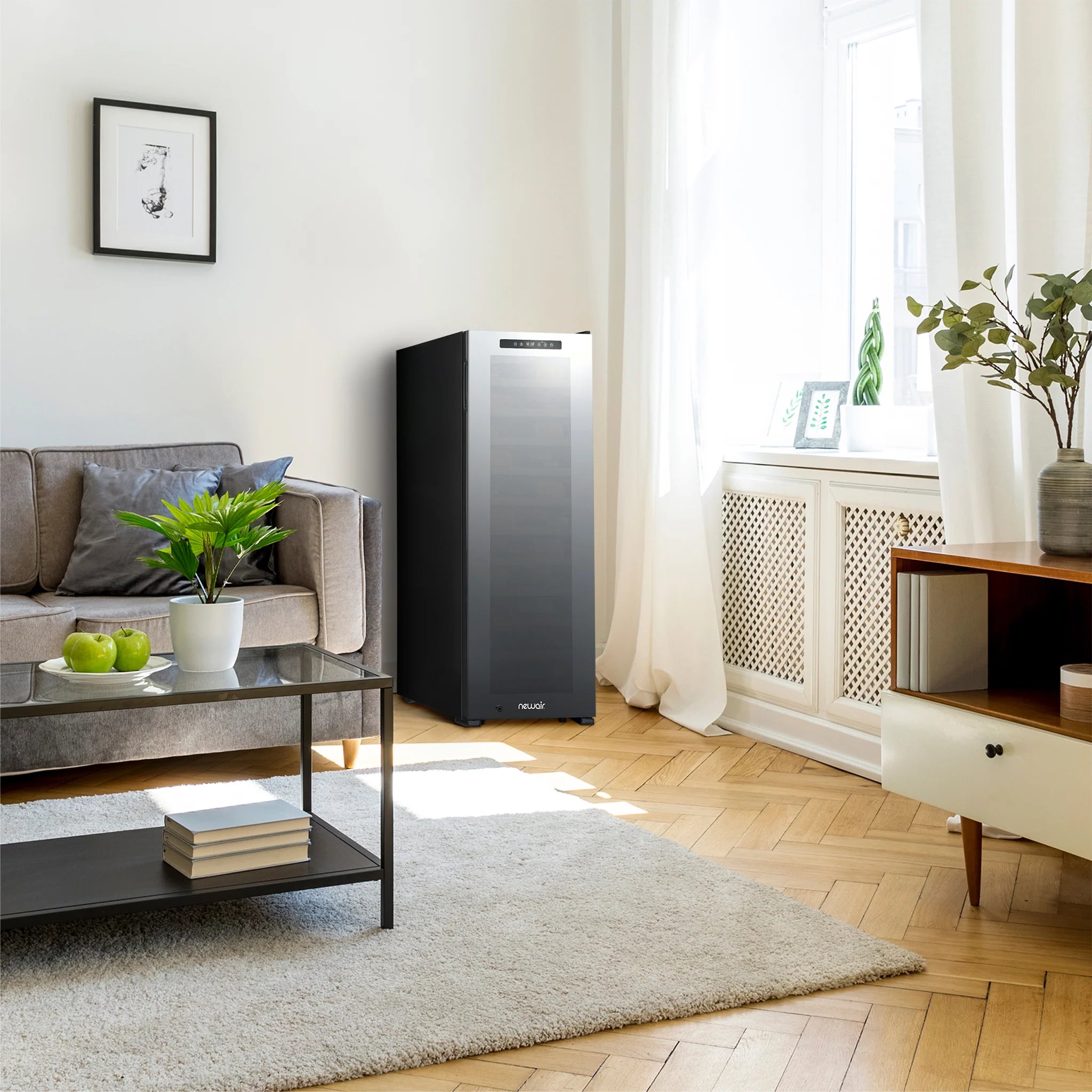2025 Newair® Refrigerador de Vinos Independiente Negro – 62 Botellas – 16,9"