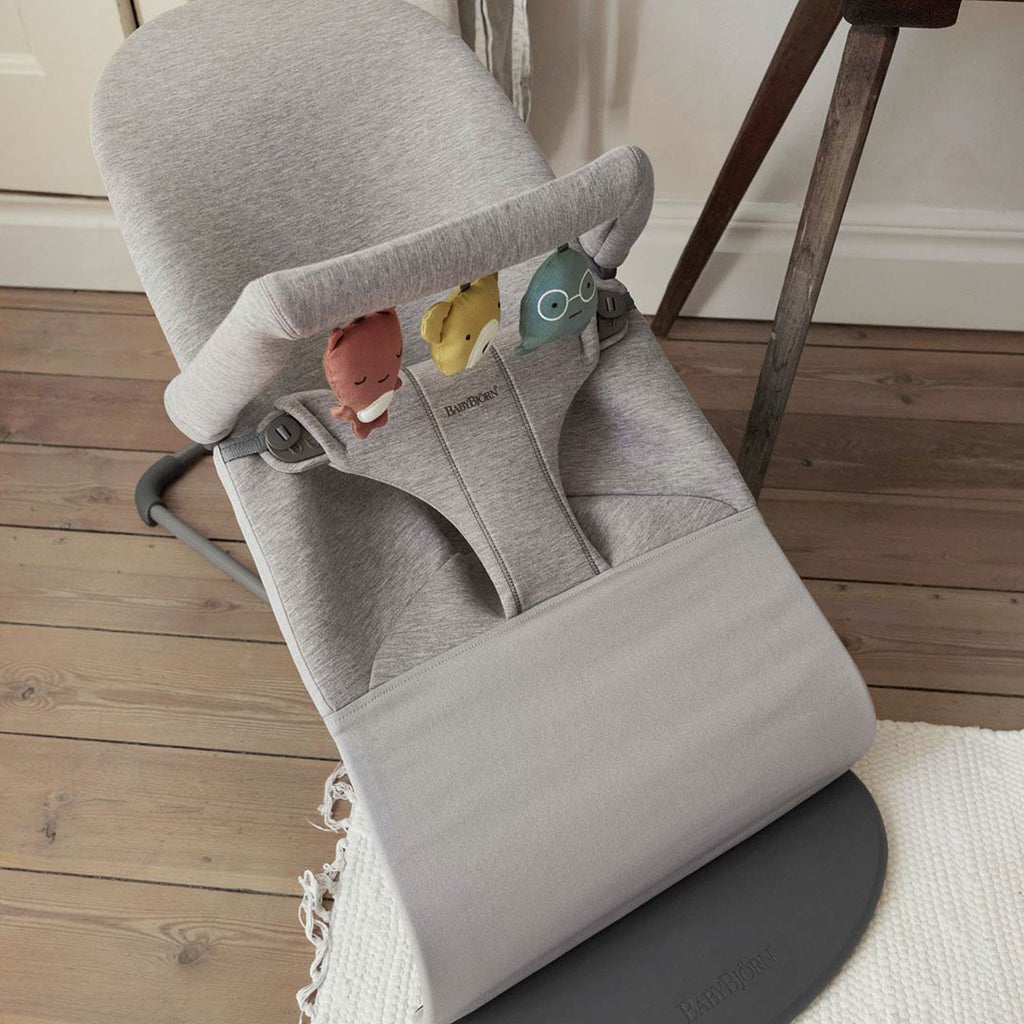 Hamaca BabyBjorn Bliss + Barra de Juguetes - Soft Friends