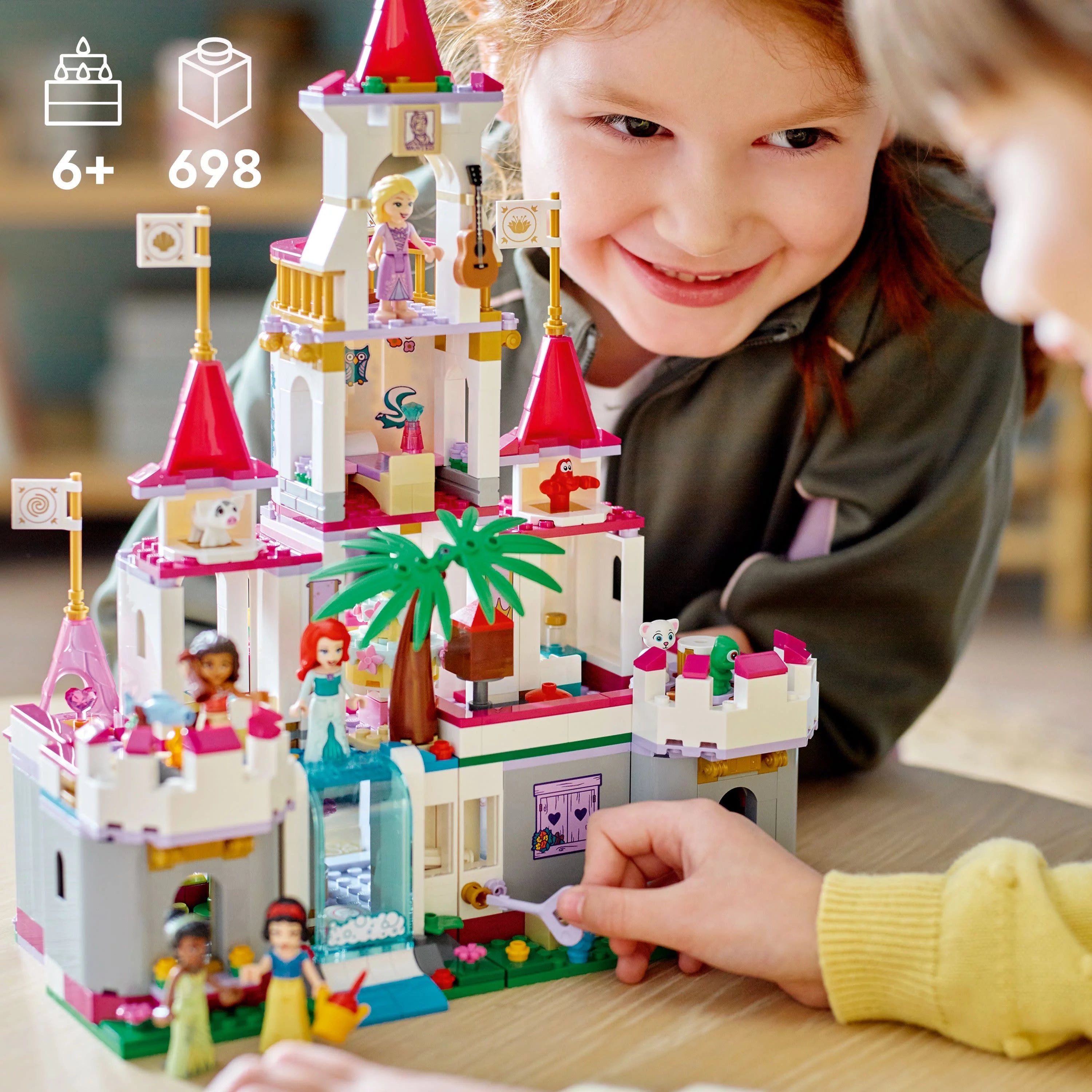 LEGO Disney Princesas Castillo de la Aventura Definitiva, Set de Construcción de Juguete, Incluye 5 Mini Muñecas de Princesas Disney: Ariel, Rapunzel y Blancanieves, Regalo Disney para Niños y Niñas, 43205