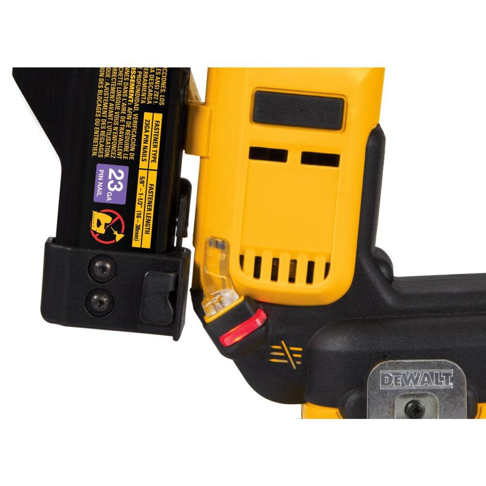 2025 Kit de Clavadora de Clavillos ATOMIC Compact Series 20V MAX 23 Gauge DCN623D1