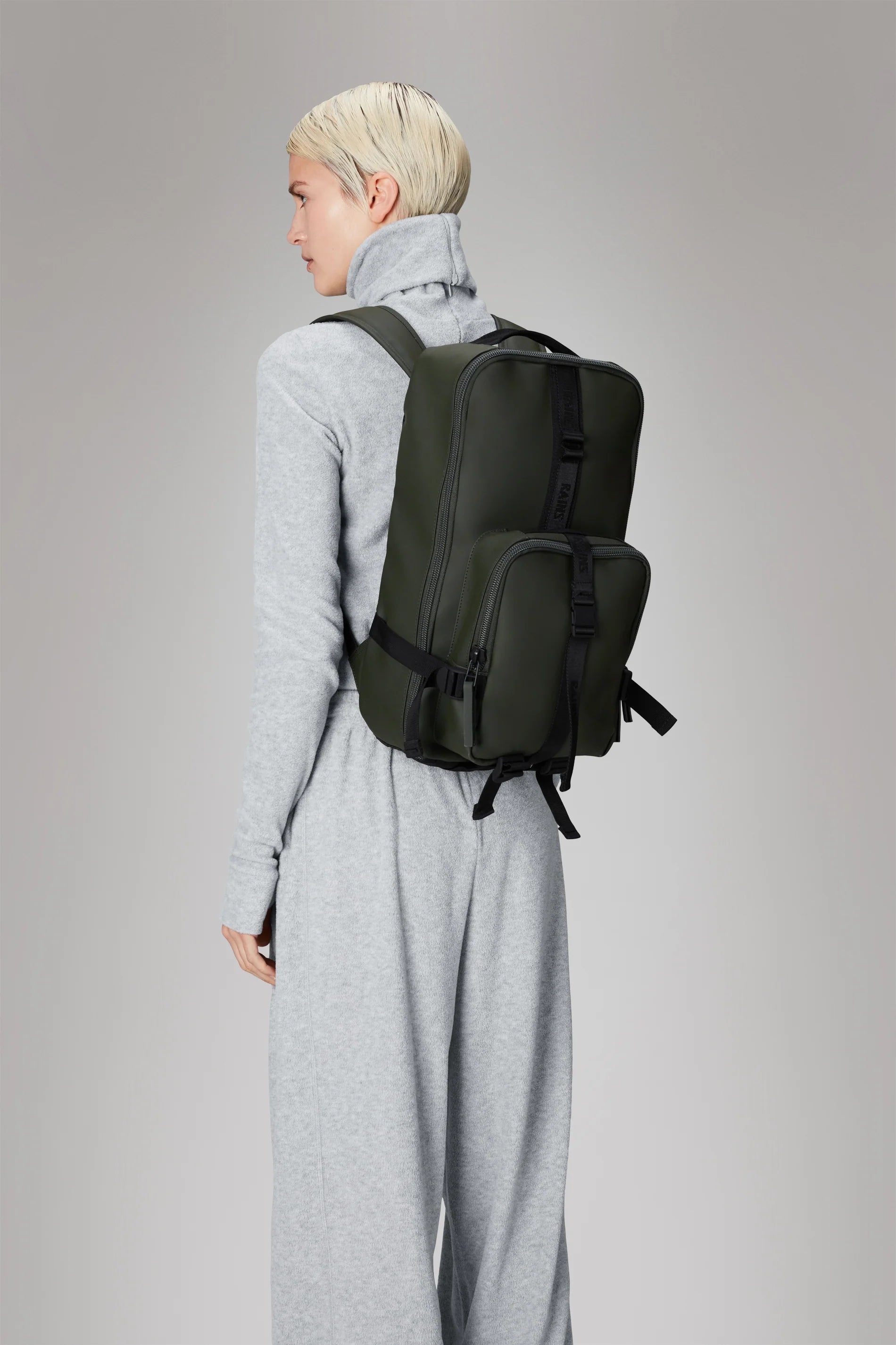 2025 Trail Rucksack – Mochila para Portátil Repelente al Agua (15") con Diseño Deportivo y Correas de Compresión – Dos Compartimentos Principales y Revestimiento PU – Para Uso Diario y al Aire Libre