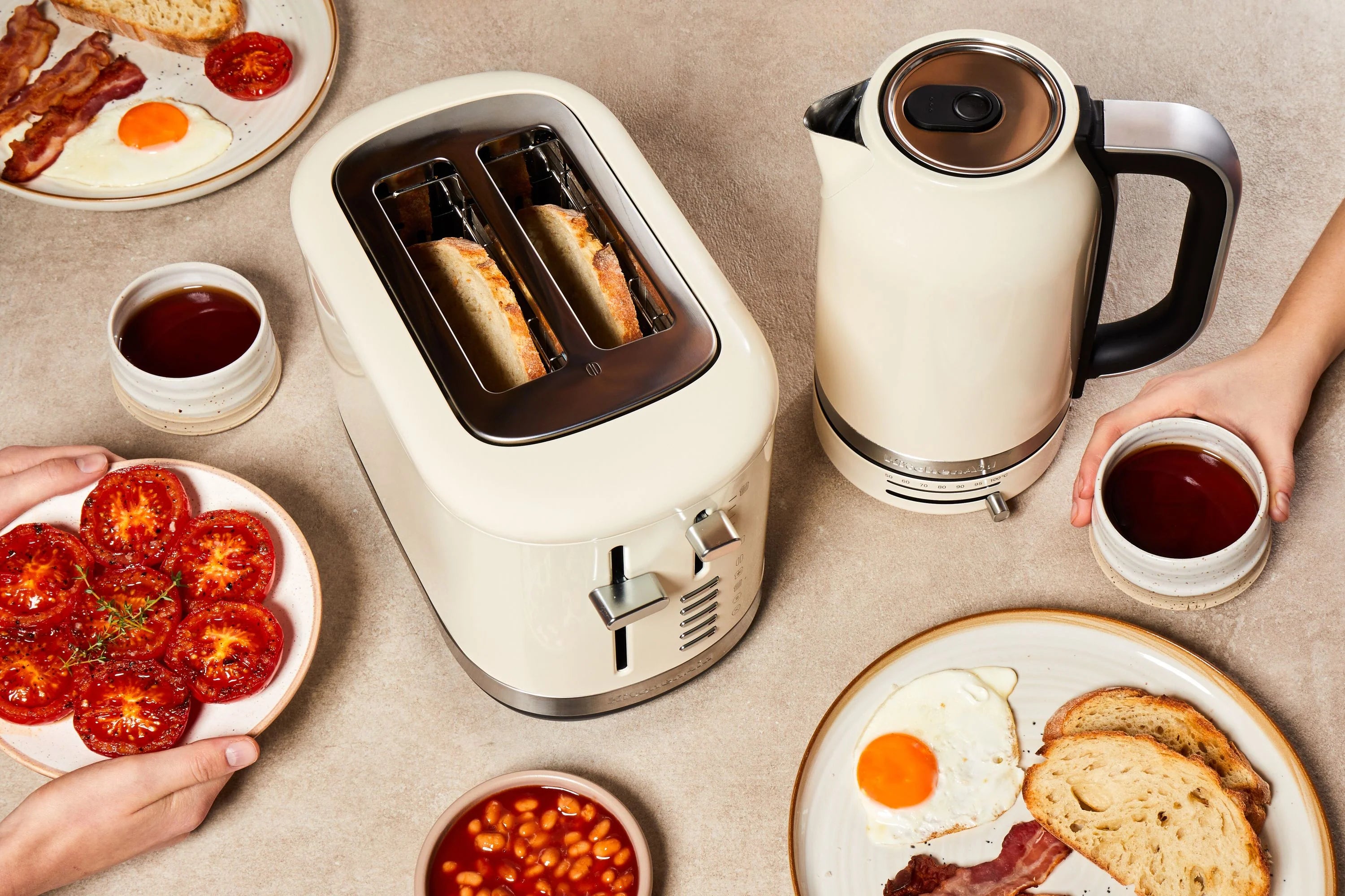 2025 Set de desayuno KitchenAid con hervidor 5KEK1701, tostadora de 2 ranuras 5KMT2109 y calentador de pan