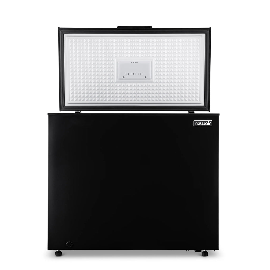 2025 Congelador Vertical Compacto Newair – 6,7 pies³ – Negro