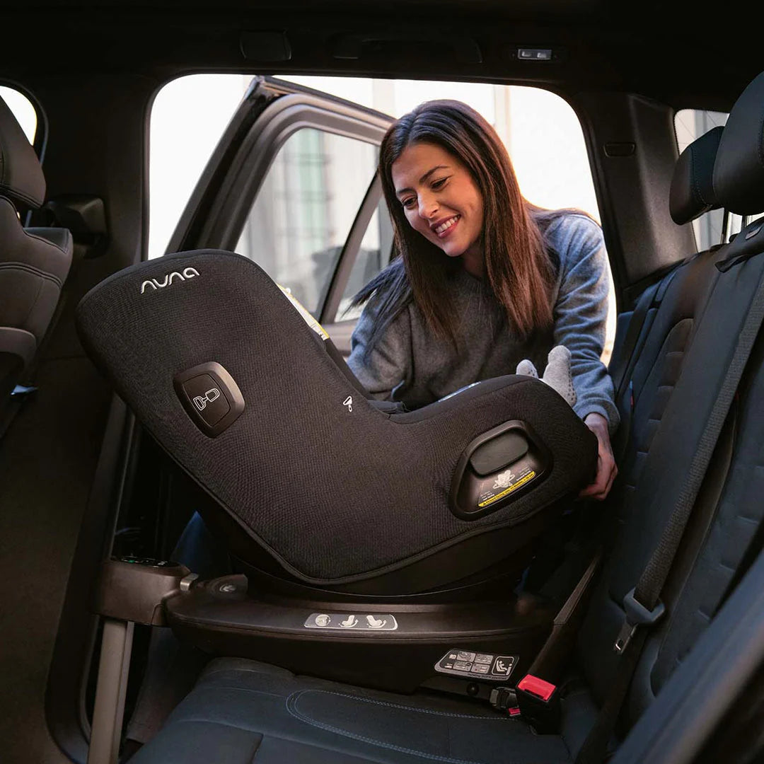2025 Nuna PRUU Asiento Auto Giratorio – Caviar