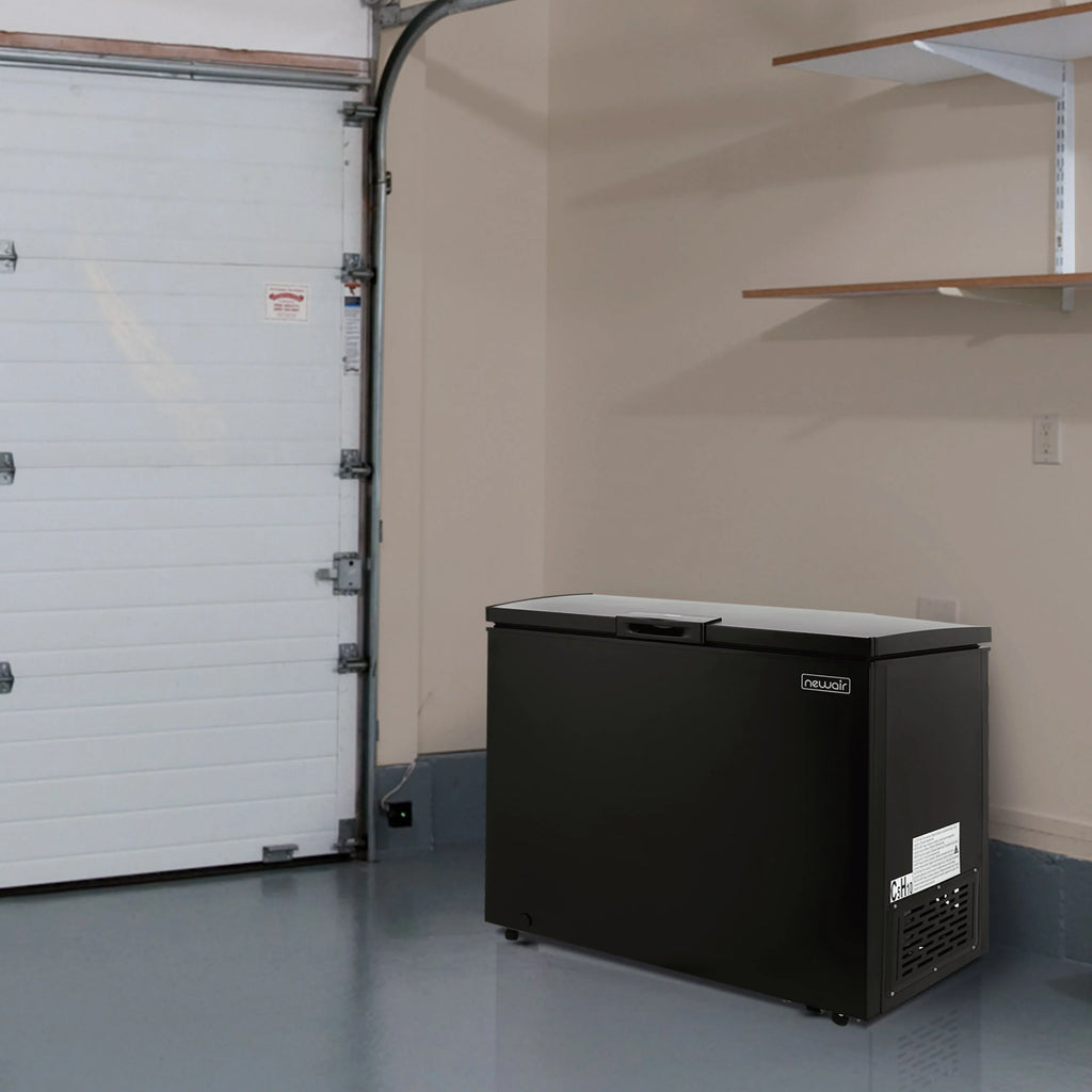 2025 Congelador Vertical Compacto Newair – 6,7 pies³ – Negro