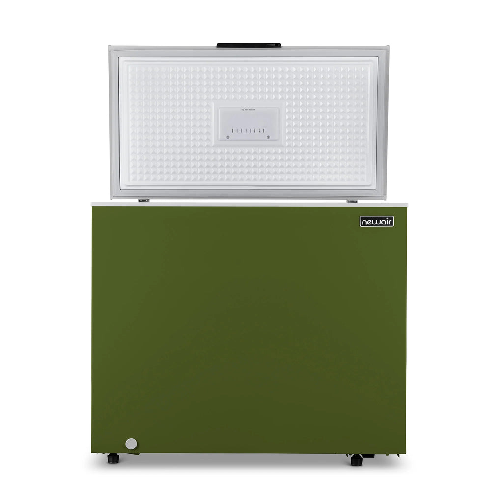 2025 Congelador Vertical Compacto Newair – 6,7 pies³ – Verde Militar