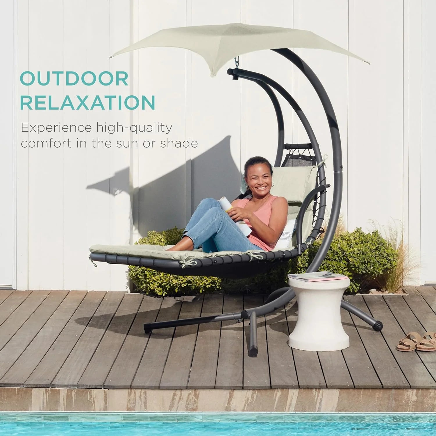 Chaise Longue Suspendue de Exterior Best Choice Products – Silla Balancín Curvada de Acero con Cojín Integrado y Toldo Desmontable – Gris Carbón