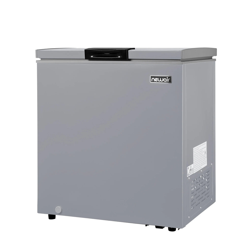 2025 Congelador Horizontal Mini-Profunfo Newair – 5 pies³ – Gris Frío