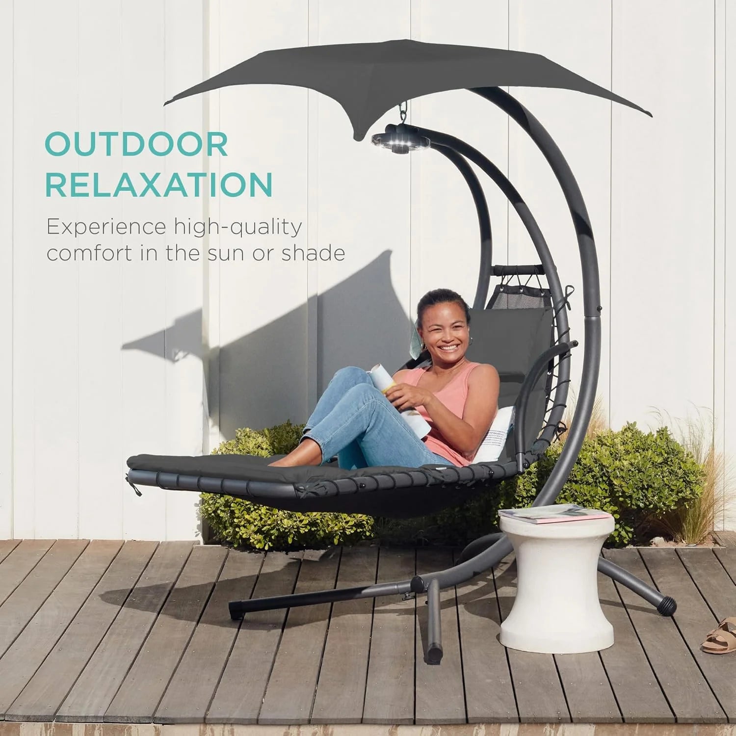 Chaise Longue Suspendue de Exterior Best Choice Products – Silla Balancín Curvada de Acero con Cojín Integrado y Toldo Desmontable – Gris Carbón