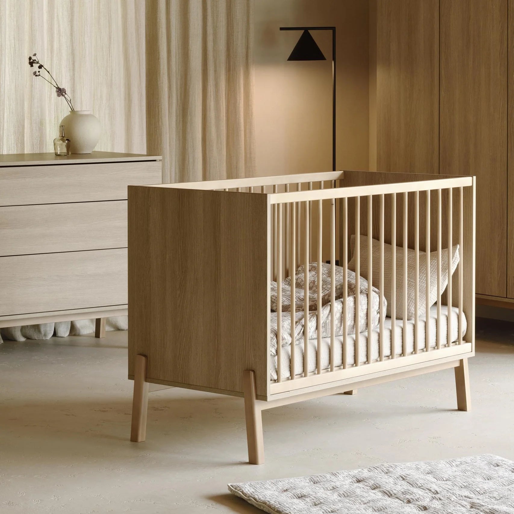 2025 Cuna Quax Ashi – 60x120 cm | Ajustable en 3 alturas | Madera de haya certificada FSC | Con somier de lamas, sin colchón | Color natural