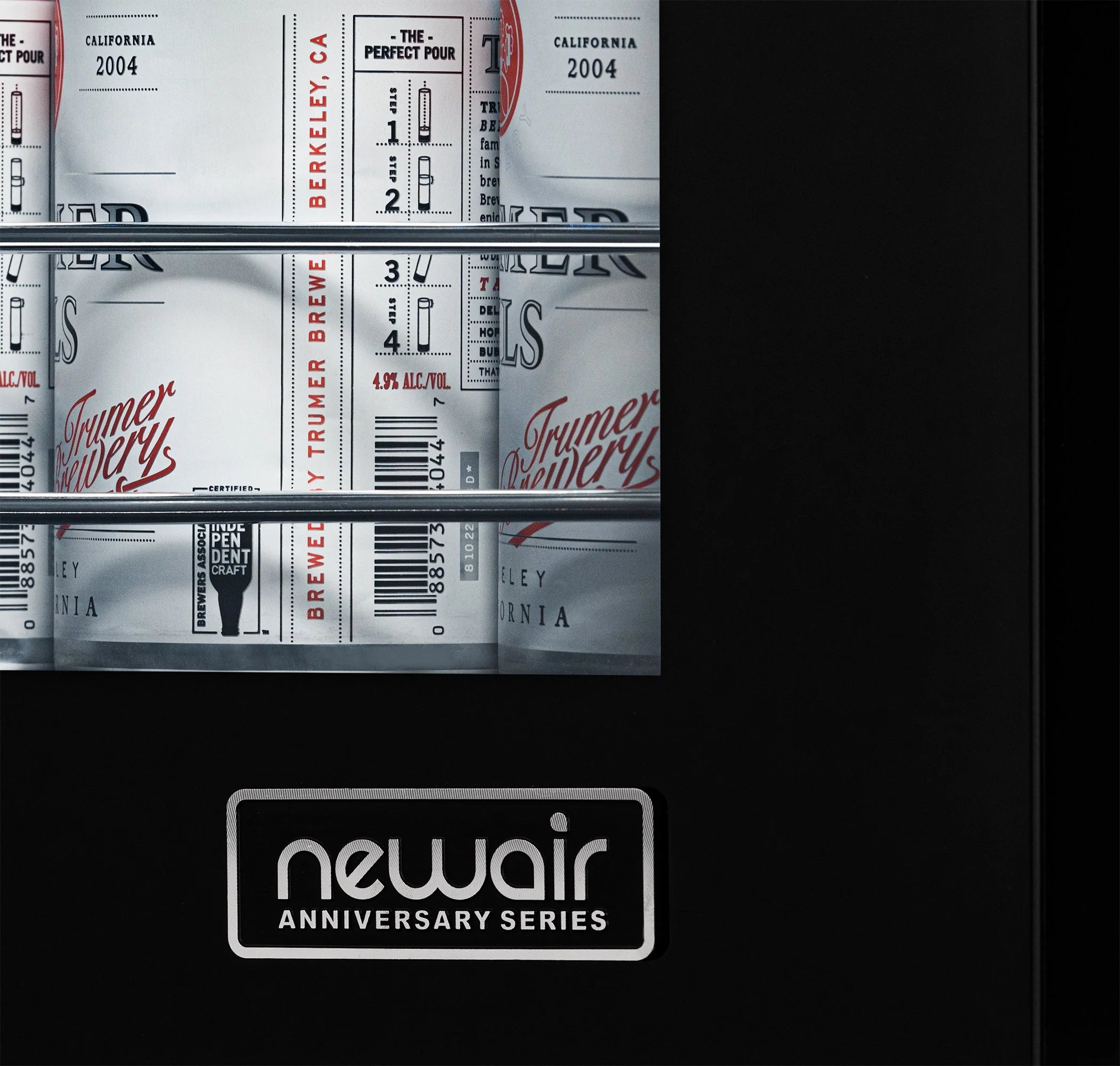 2025 Newair® Edición Limitada Refrigerador de Bebidas Aniversario – 100 Latas – 16,93"