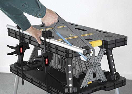 Keter – Mesa de Trabajo Plegable para Banco de Sierra de Ingletes, Herramientas y Accesorios de Carpintería con Abrazaderas de Madera de 12 Pulgadas Incluidas – Almacenamiento Fácil para el Garaje, Negro/Amarillo