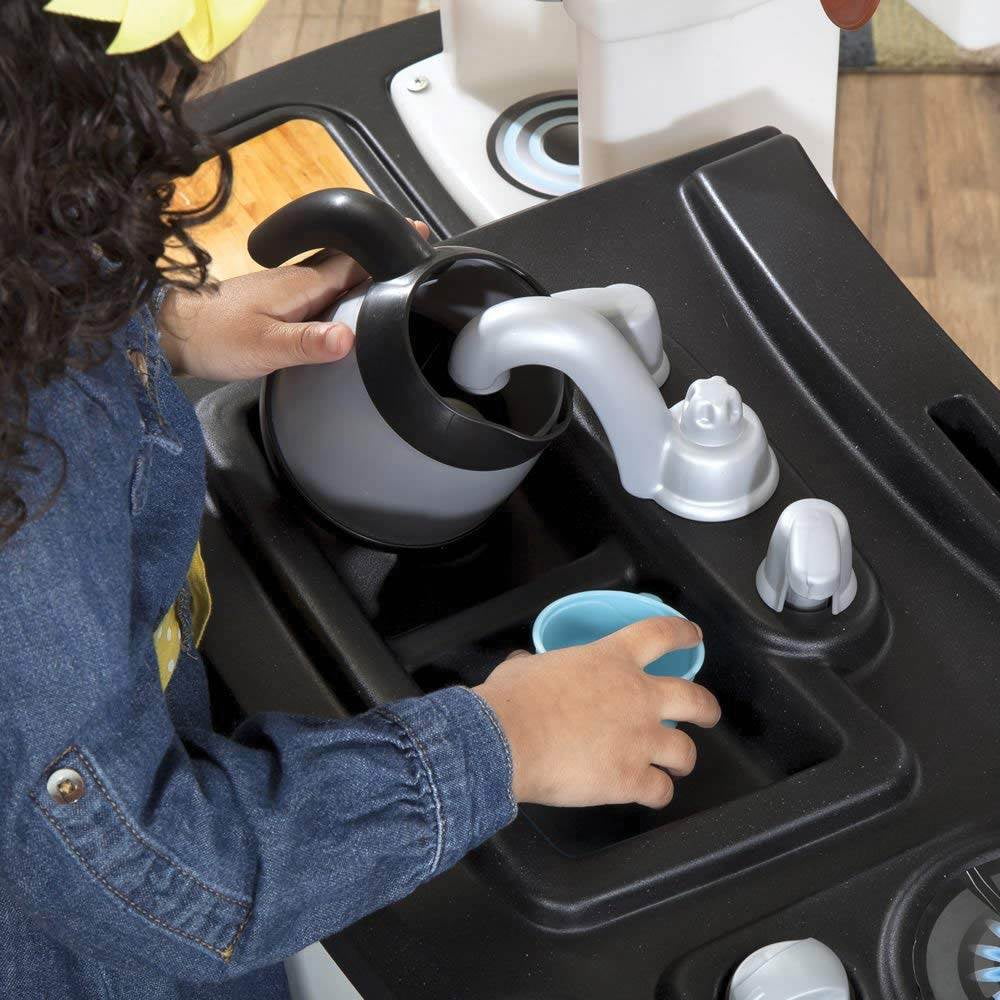 2025 Step2 Gran Cocina Gourmet Juguete para Niños en Color Blanco y Marrón con 35 Piezas de Accesorios