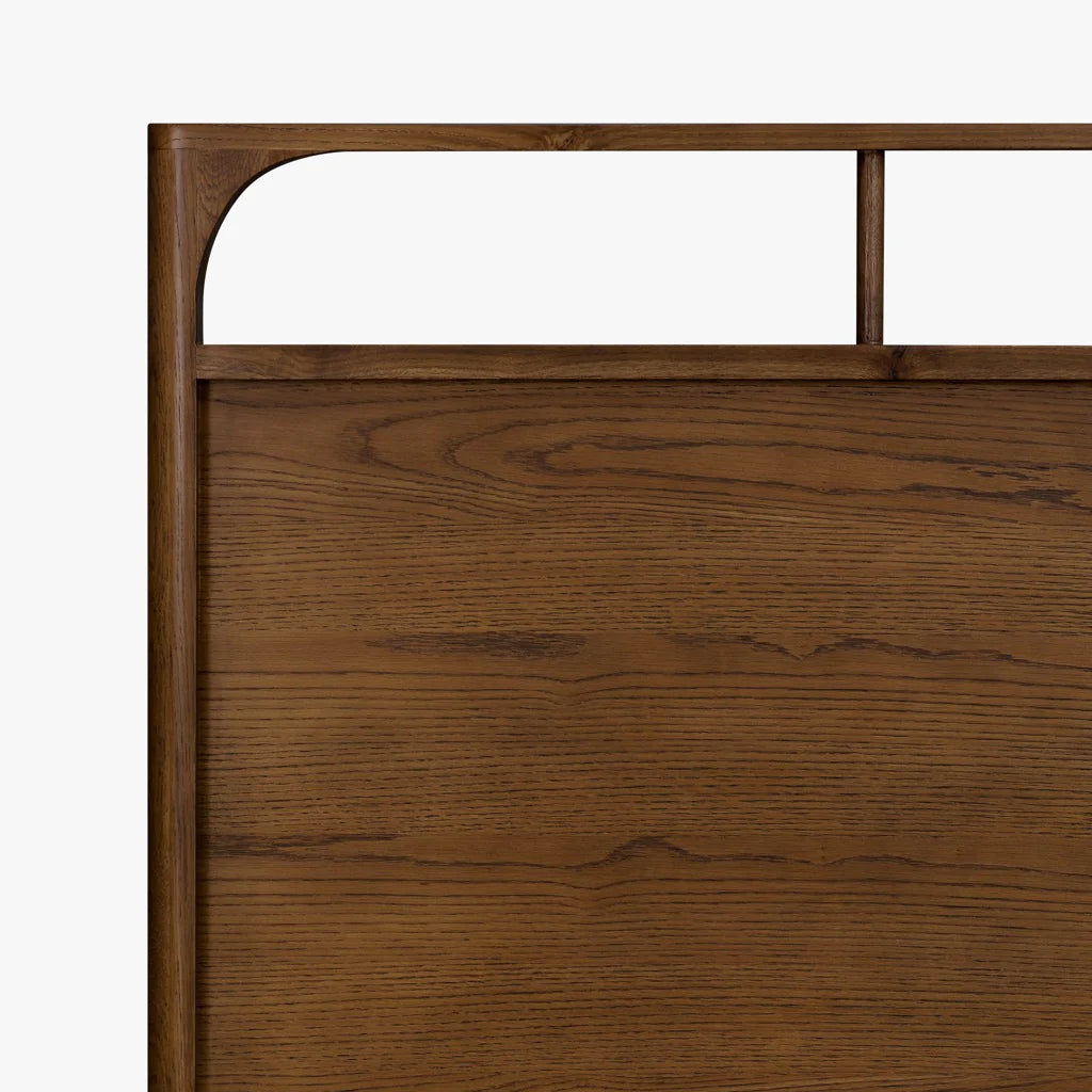 Cama Cali de Roble Tinte Nogal – Elegancia Natural y Acabados Cuidados