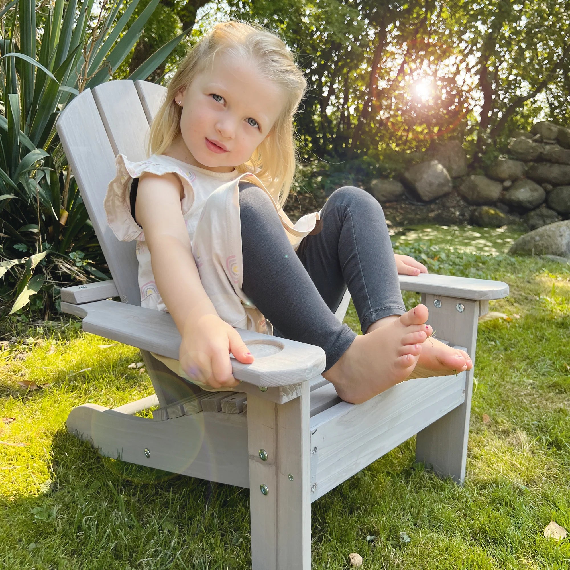 Silla Infantil de Exterior "Tumbona" – Tumbona de Madera Certificada FSC – Acabado en Gris Grabado