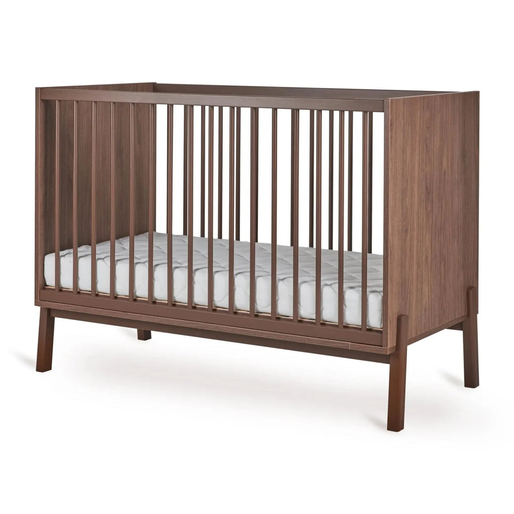 2025 Cuna Quax colección Ashi – Marrón castaña | Elegancia atemporal y diseño minimalista | Altura ajustable (30/45/60 cm) | Haya certificada FSC | Incluye somier de lamas, sin colchón