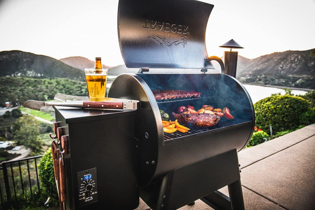 Parrilla y Ahumador Eléctrico de Pellet de Madera Traeger Pro 22, Bronce