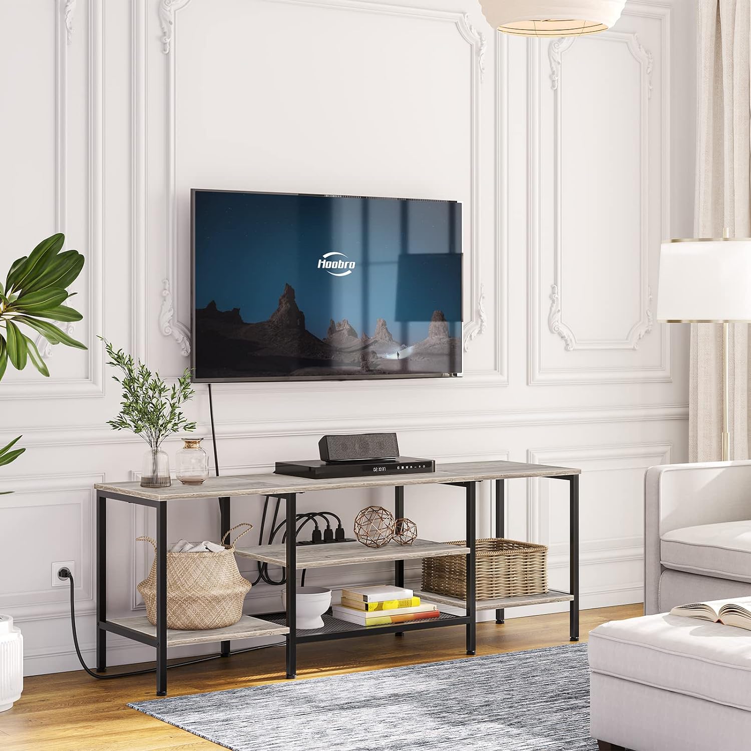 Mueble para TV con Enchufes Integrados para TVs de hasta 75 Pulgadas, Mesa Consola con Estantes Abiertos, Centro de Entretenimiento Industrial para Sala o Dormitorio, Color Marrón Rústico y Negro BF60DS01