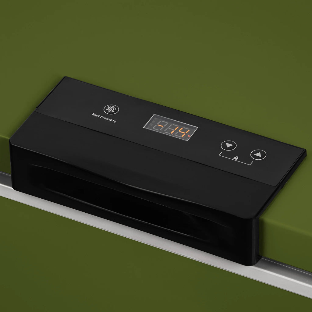 2025 Congelador Vertical Compacto Newair – 6,7 pies³ – Verde Militar