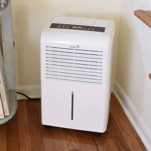 Deshumidificador Ivation de 30 pintas con certificación Energy Star – incluye humidistato programable, conector para manguera, apagado/reinicio automático, temporizador, ruedas y filtro de aire lavable.