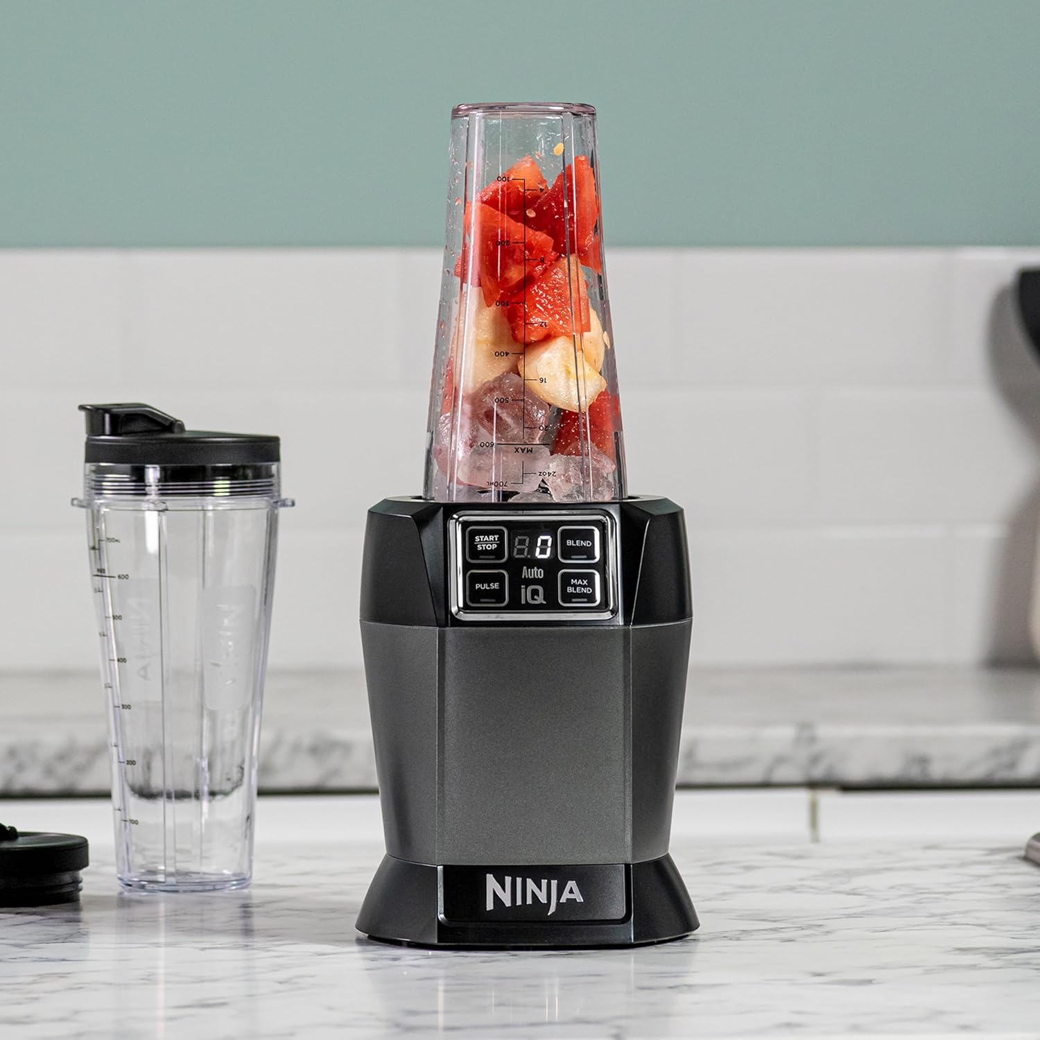 Ninja BN750EU Licuadora 2-en-1 – 1200 W, 3 Programas Automáticos, 4 Configuraciones Manuales, Tecnología Auto-iQ, Jarra de 2.1 L y Vaso de 700 ml, Piezas Aptas para Lavavajillas – Negro/Plata
