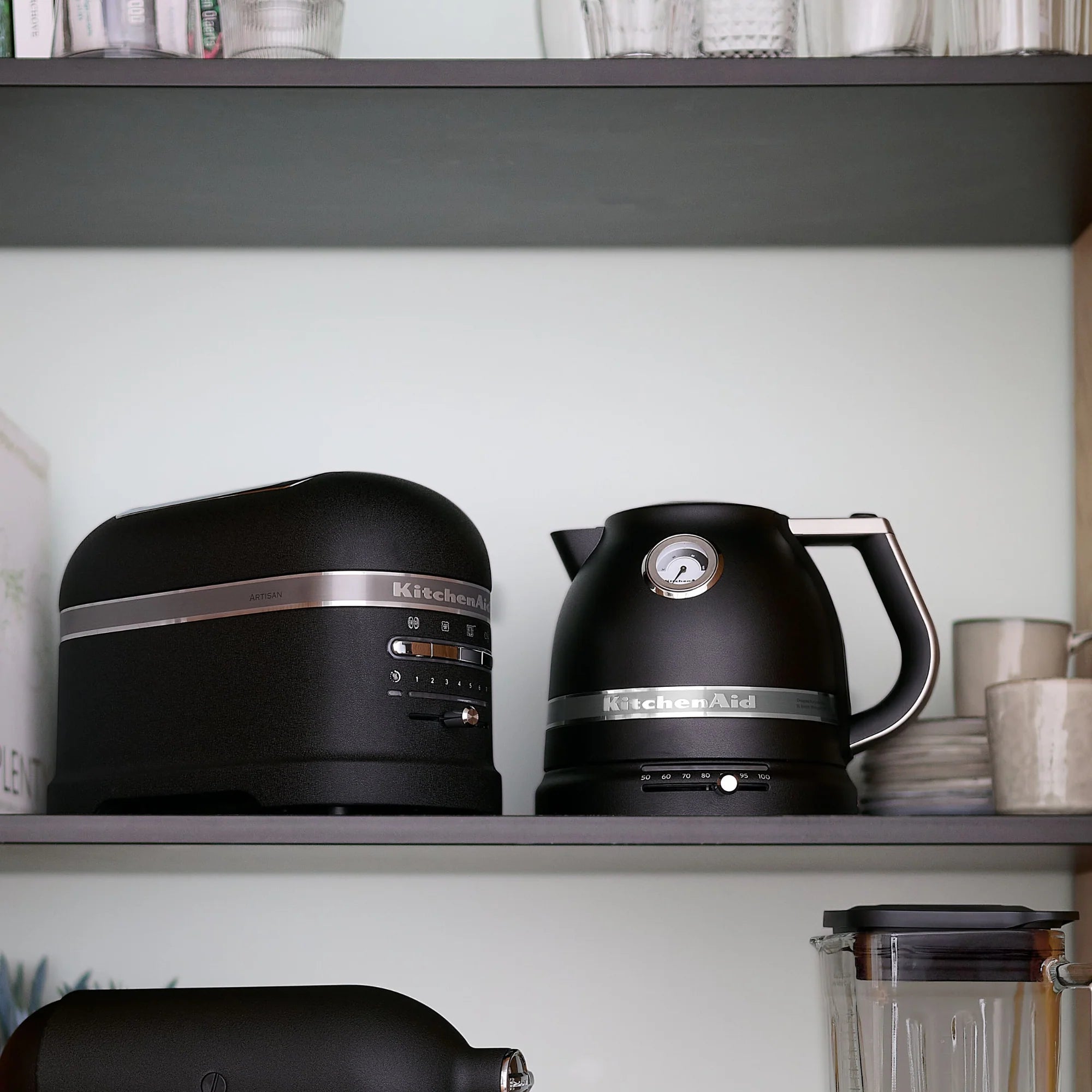 2025 Set de desayuno KitchenAid Artisan que incluye hervidor 5KEK1522, tostadora de 2 ranuras 5KMT2204 y tostadora para panecillos