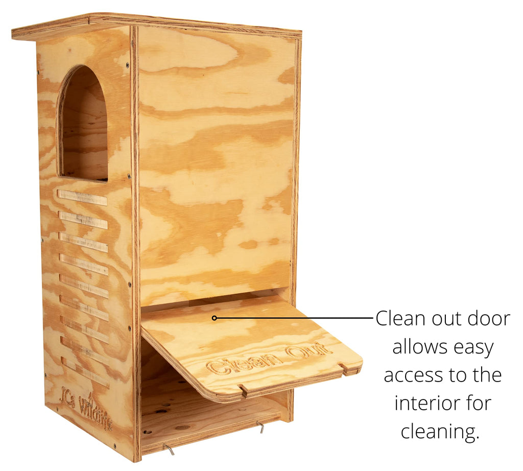 Caja Nido para Búho Barrado de JCs Wildlife – Contrachapado tratado para exteriores – Herrajes de montaje y virutas de pino incluidas – Puerta especial para limpieza fácil – Hecho en EE. UU.