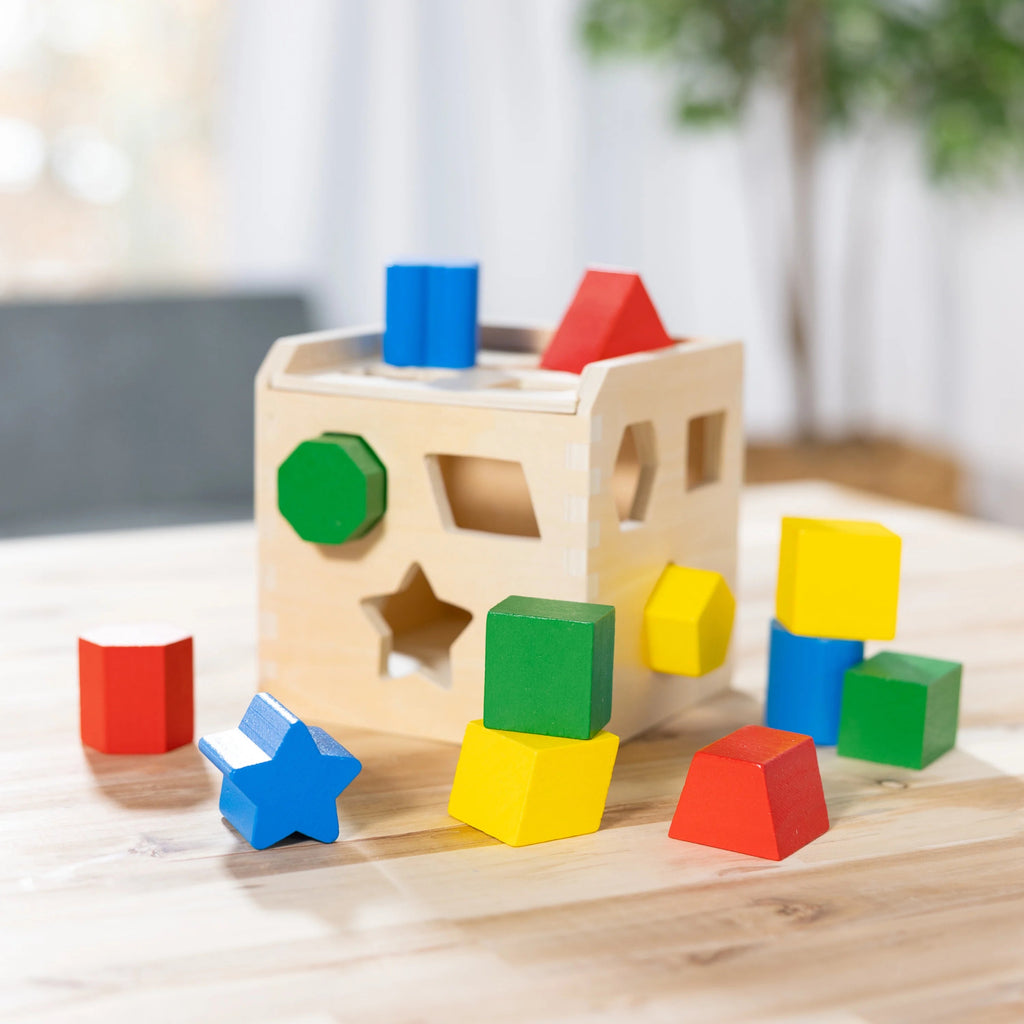 Melissa & Doug Cubo de Clasificación de Formas – Juguete Clásico de Madera con 12 Formas