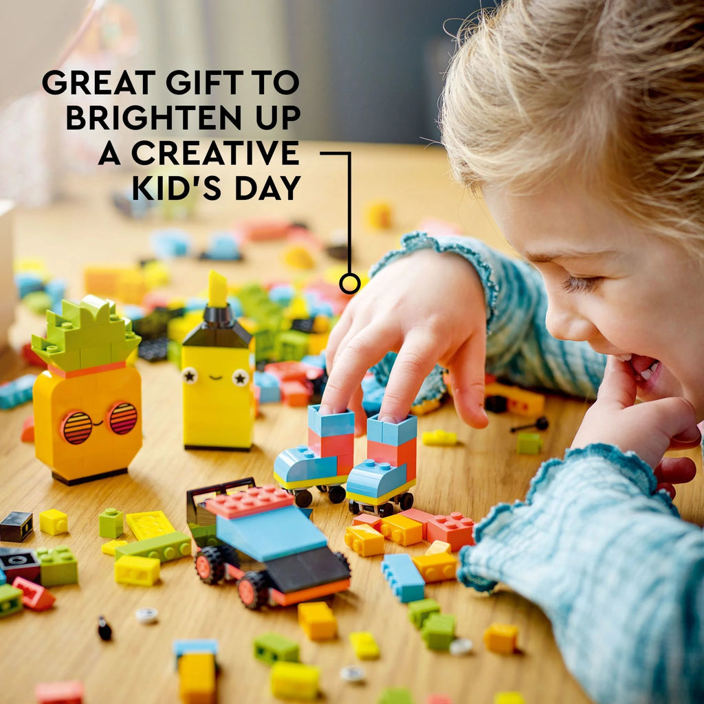 LEGO Classic Caja de Ladrillos Creativos de Colores Neón Set 11027, Juguete de Construcción para Crear un Coche, Piña, Extraterrestre, Patines y Más Ideas para Construir, para Niños y Niñas de 5 Años en Adelante