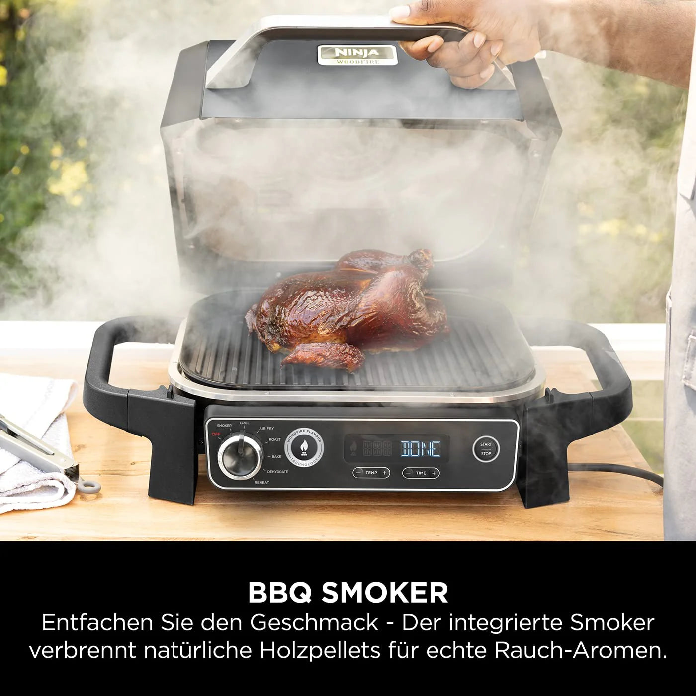 2025 Ninja Woodfire Grill Eléctrico & Ahumador & Freidora de Aire, Parrilla Exterior 7 en 1, Air Fry, Ahumado, Asado, Cocción, Resistente a la Intemperie, Antiadherente, Portátil, Eléctrico, Gris/Negro OG701EU