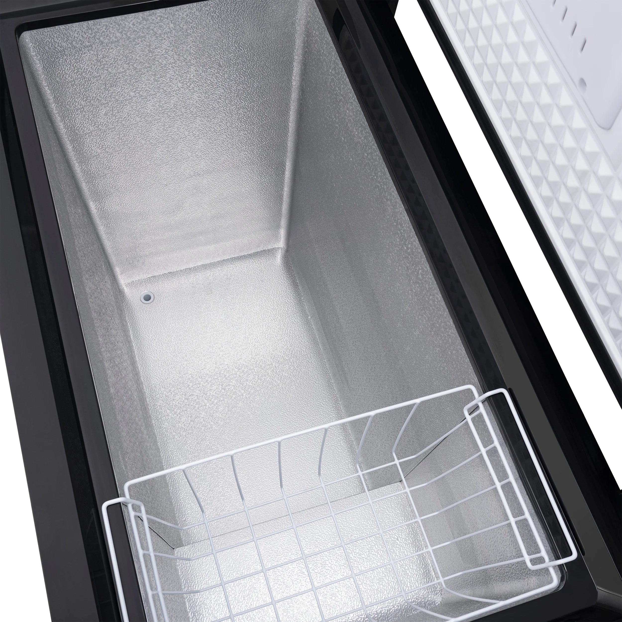 2025 Congelador tipo baúl compacto Newair®, 6.7 pies cúbicos – Negro