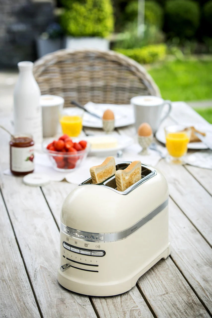 2025 Tostadora Artisan de 2 ranuras KitchenAid 5KMT2204