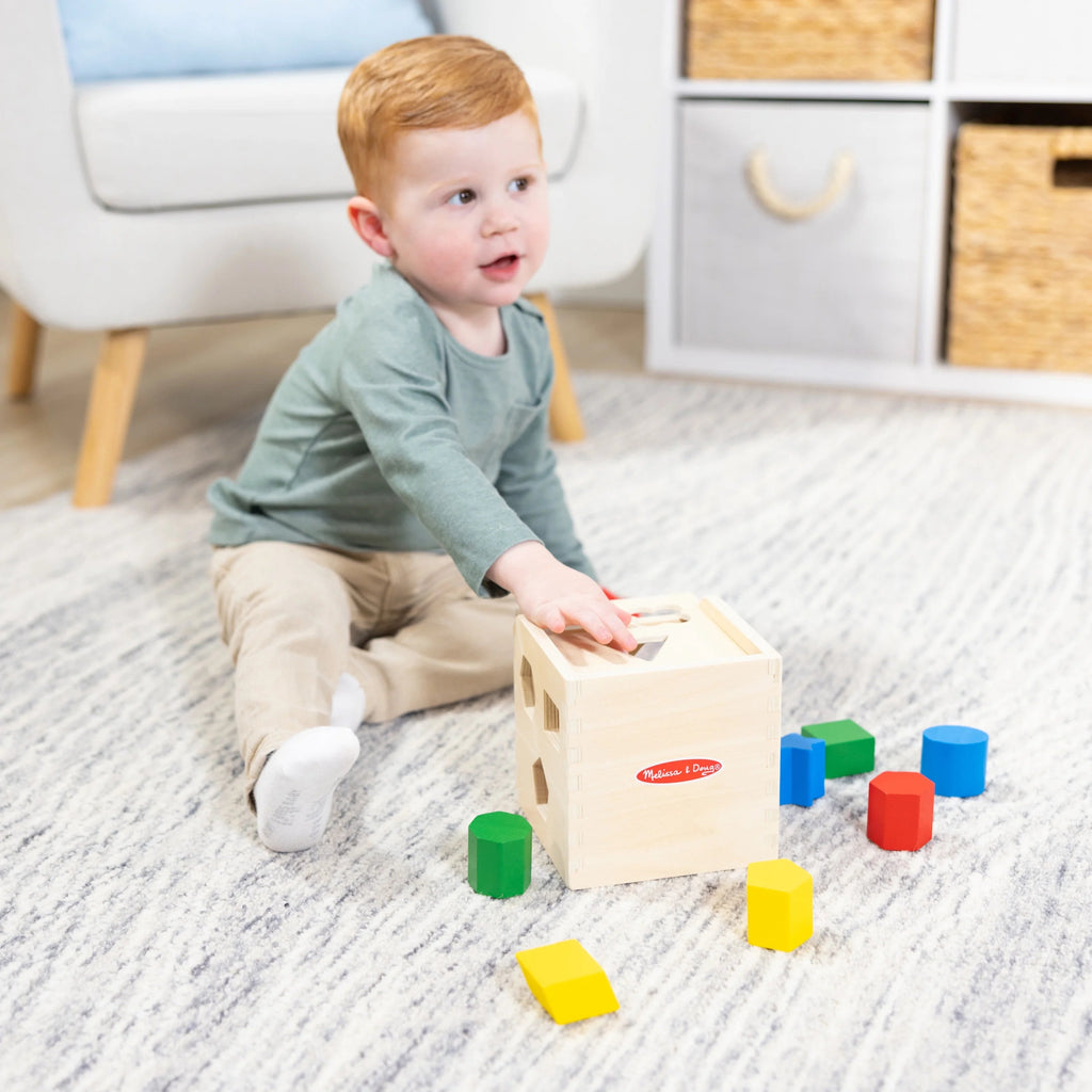 Melissa & Doug Cubo de Clasificación de Formas – Juguete Clásico de Madera con 12 Formas